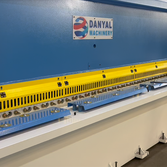 Hydraulic shearing machine5