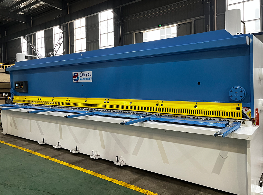 hydraulic shearing machine