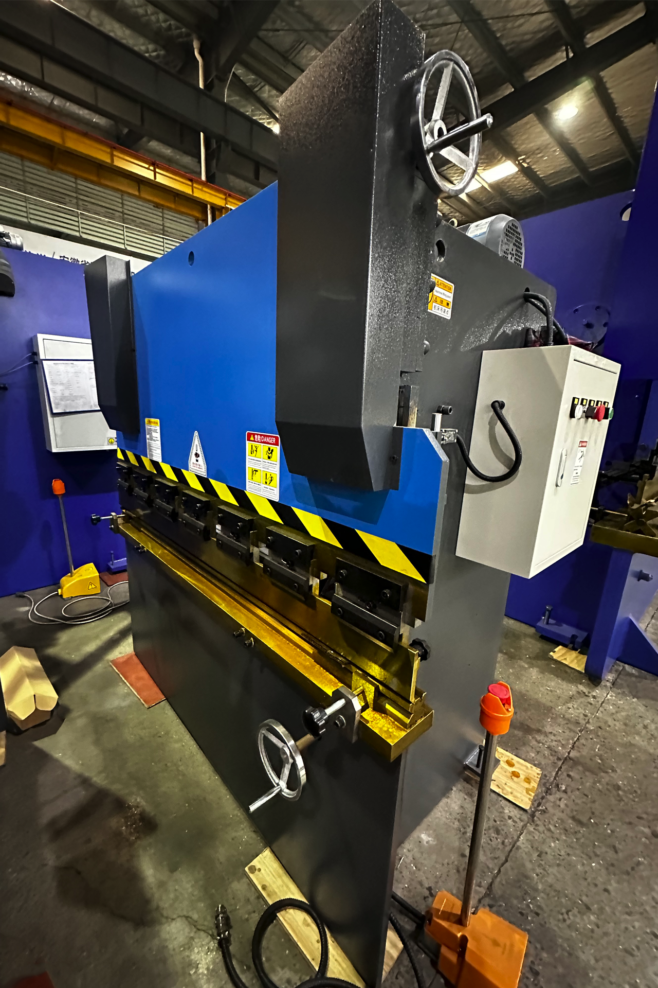 Hydraulic press brake-Danyal Machinery